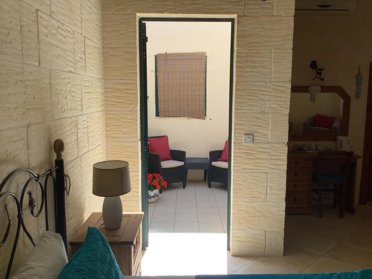 Ellie Boo Bed & Breakfast Виктория Екстериор снимка