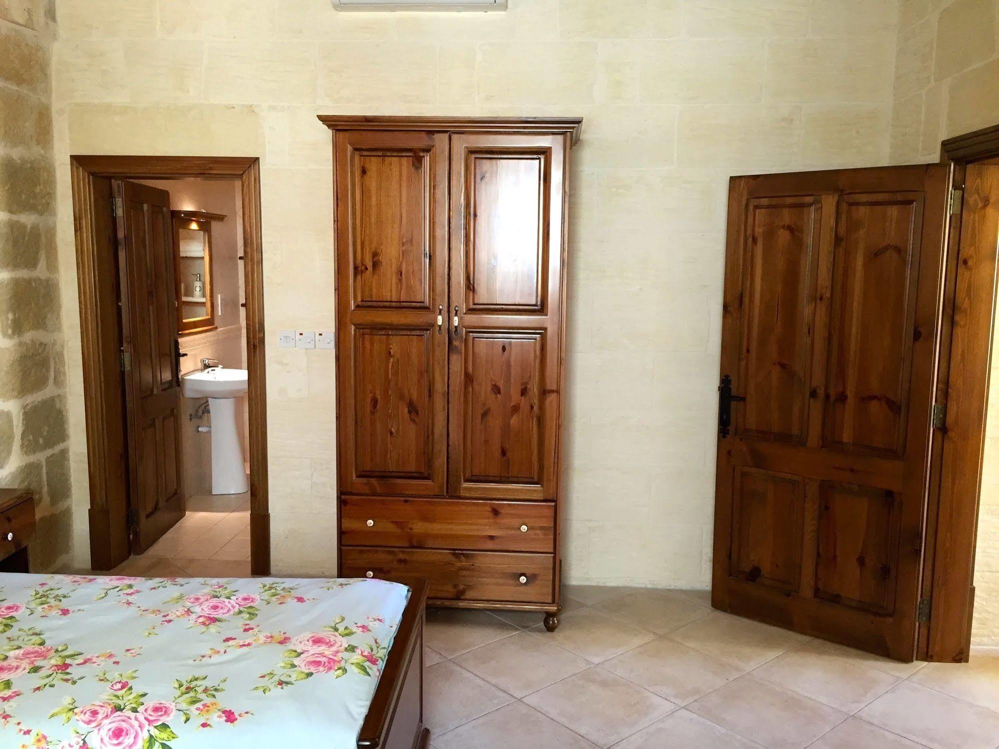 Ellie Boo Bed & Breakfast Виктория Екстериор снимка
