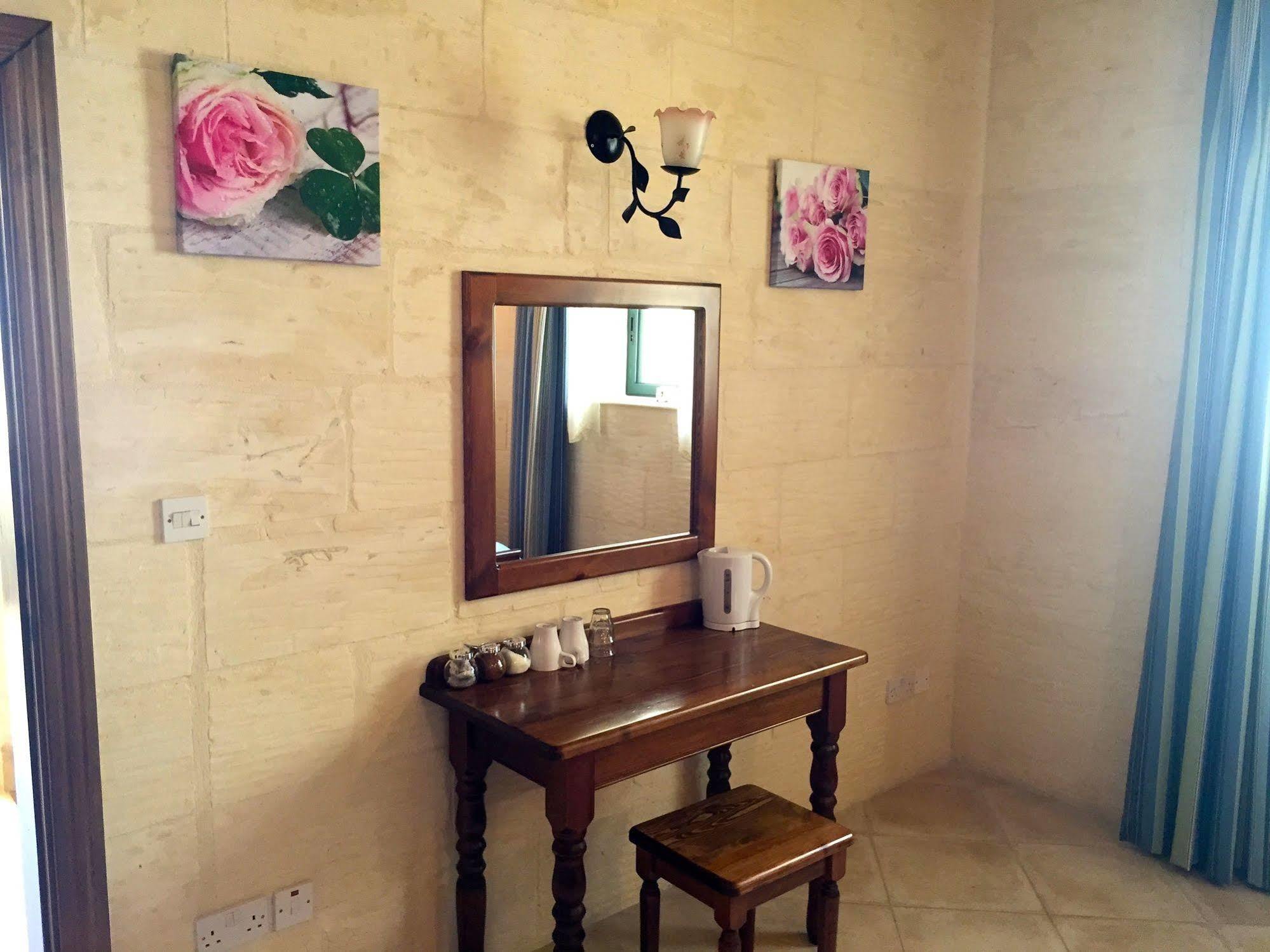 Ellie Boo Bed & Breakfast Виктория Екстериор снимка