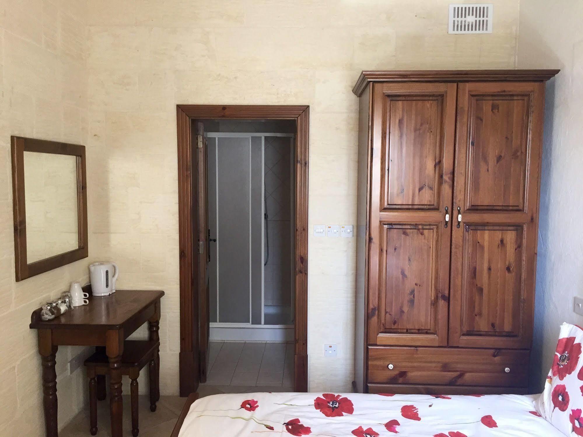 Ellie Boo Bed & Breakfast Виктория Екстериор снимка
