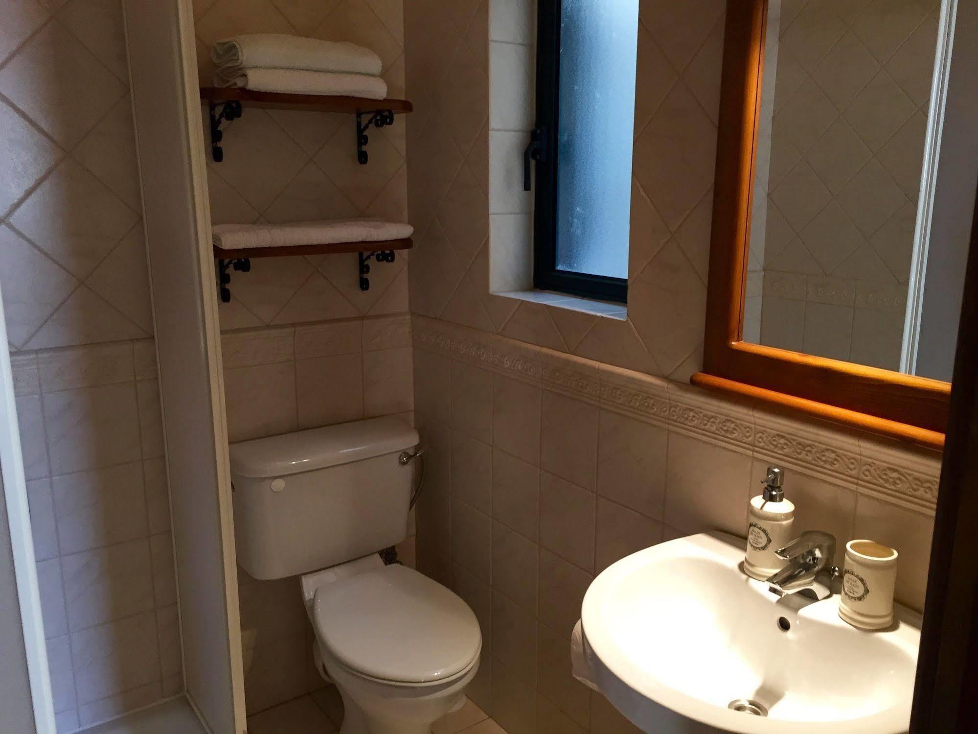 Ellie Boo Bed & Breakfast Виктория Екстериор снимка