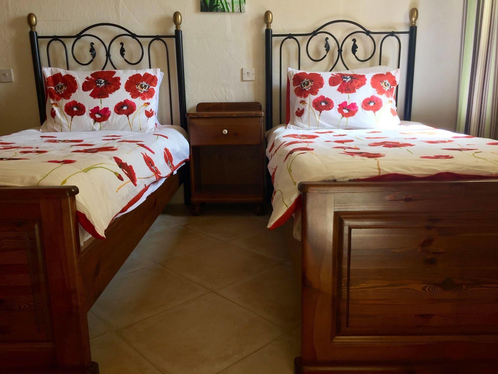 Ellie Boo Bed & Breakfast Виктория Екстериор снимка