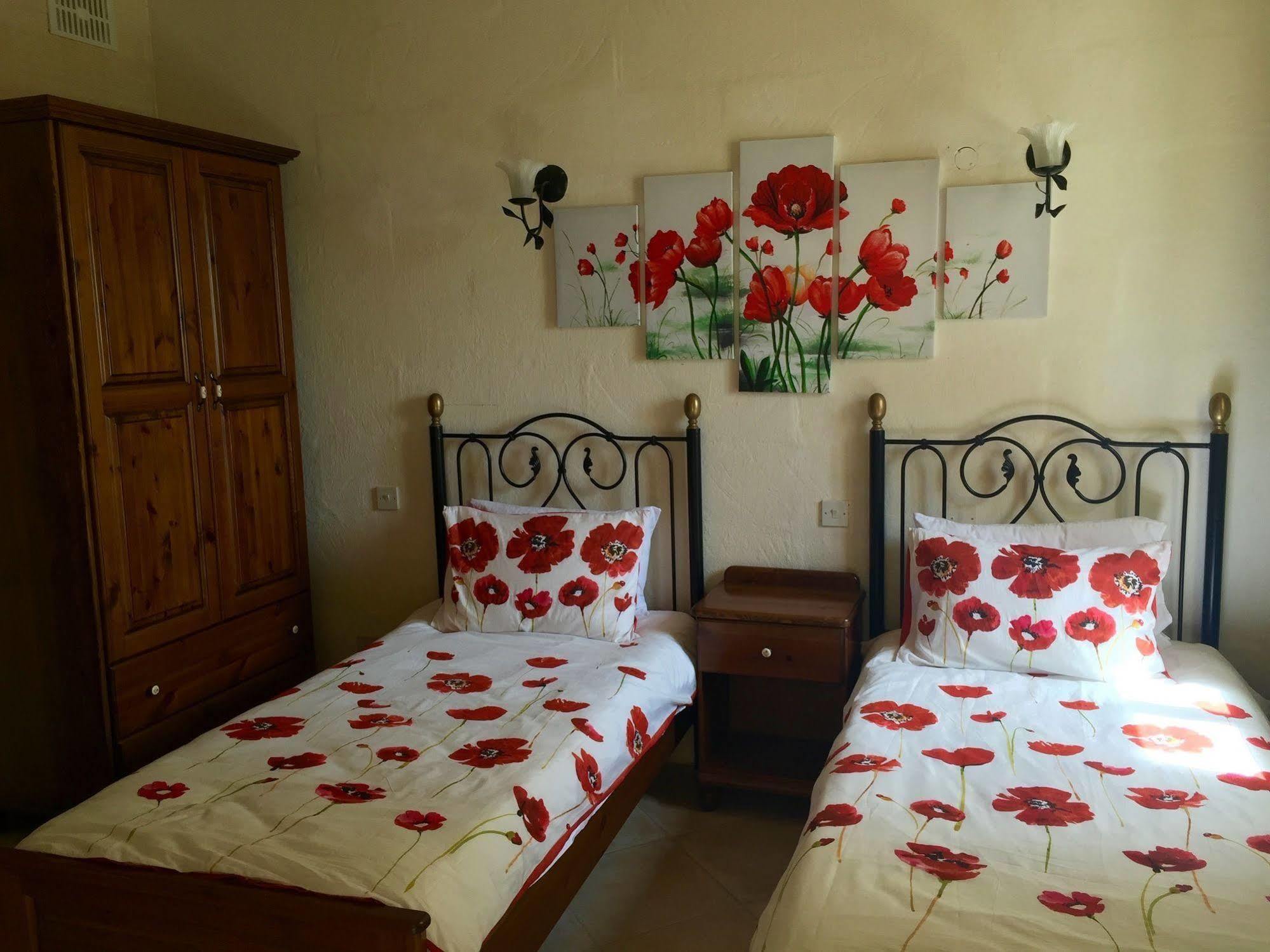 Ellie Boo Bed & Breakfast Виктория Екстериор снимка